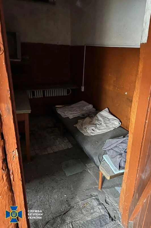 Xarkovda daha bir işgəncə kamerası aşkarlandı — FOTOLAR Xarkovda daha bir işgəncə kamerası aşkarlandı — FOTOLAR