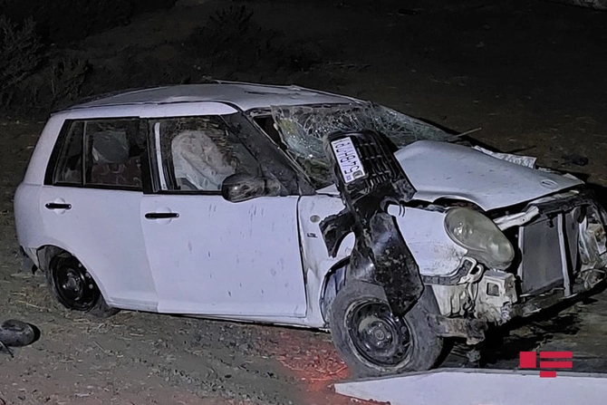 Azərbaycanda avtomobili aşıran sürücü ağır yaralandı — FOTOLAR