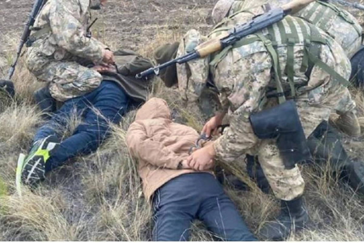 Səfərbərlikdən yayınmaq üçün Qazaxıstana qanunsuz keçən Rusiya vətəndaşları saxlanıldı — FOTOLAR