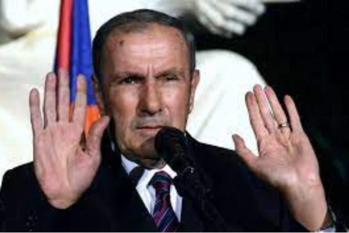 Ter-Petrosyan: “Ermənistan kapitulyasiyanı imzalamalıdır”
