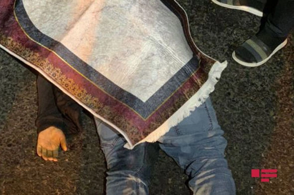 Bakıda görmə qüsurlu şəxsi və ona kömək edəni maşın vurub, ölən və yaralanan var — FOTO