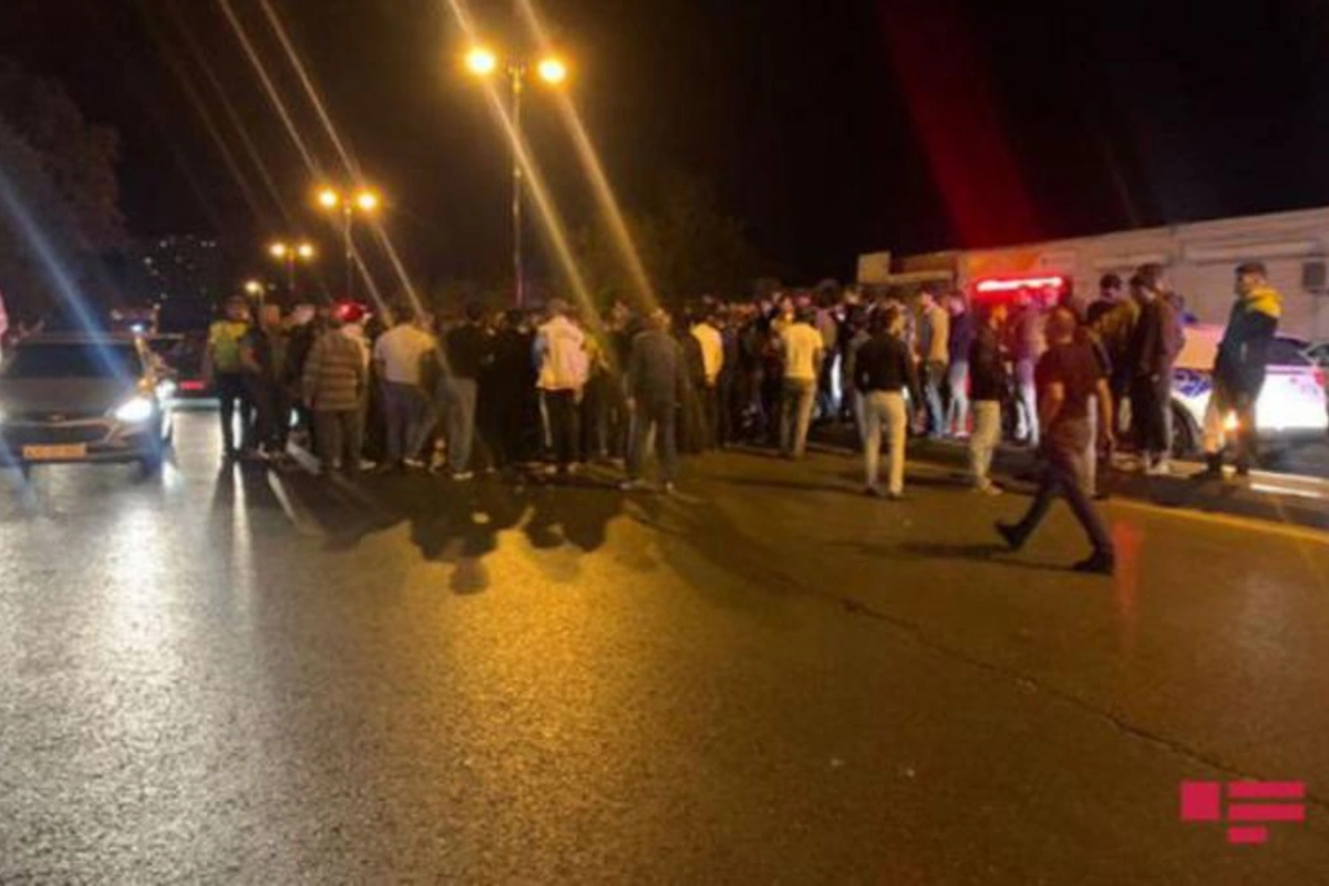 Bakıda görmə qüsurlu şəxsi və ona kömək edəni maşın vurub, ölən və yaralanan var — FOTO