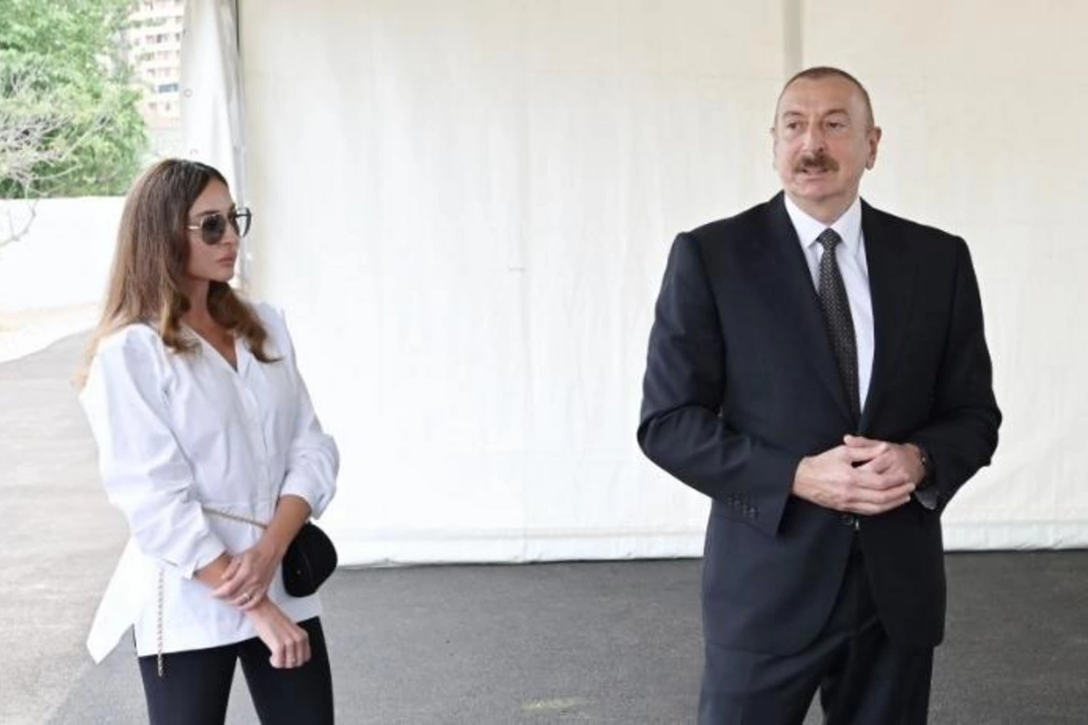 İlham Əliyev və Mehriban Əliyeva Şuşada Yuxarı Gövhərağa məscidini ziyarət ediblər