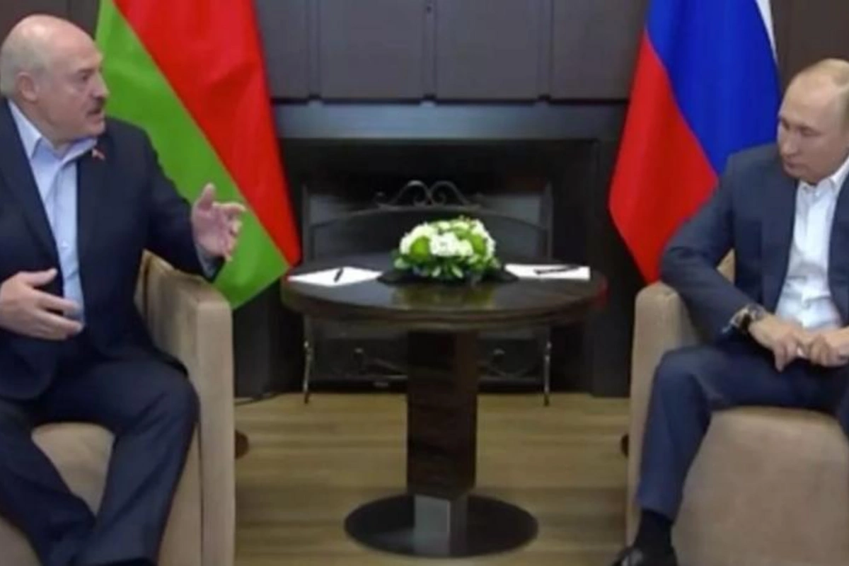 Lukaşenkonun danışığından sıxılan Putinin reaksiyası gündəm oldu — VİDEO