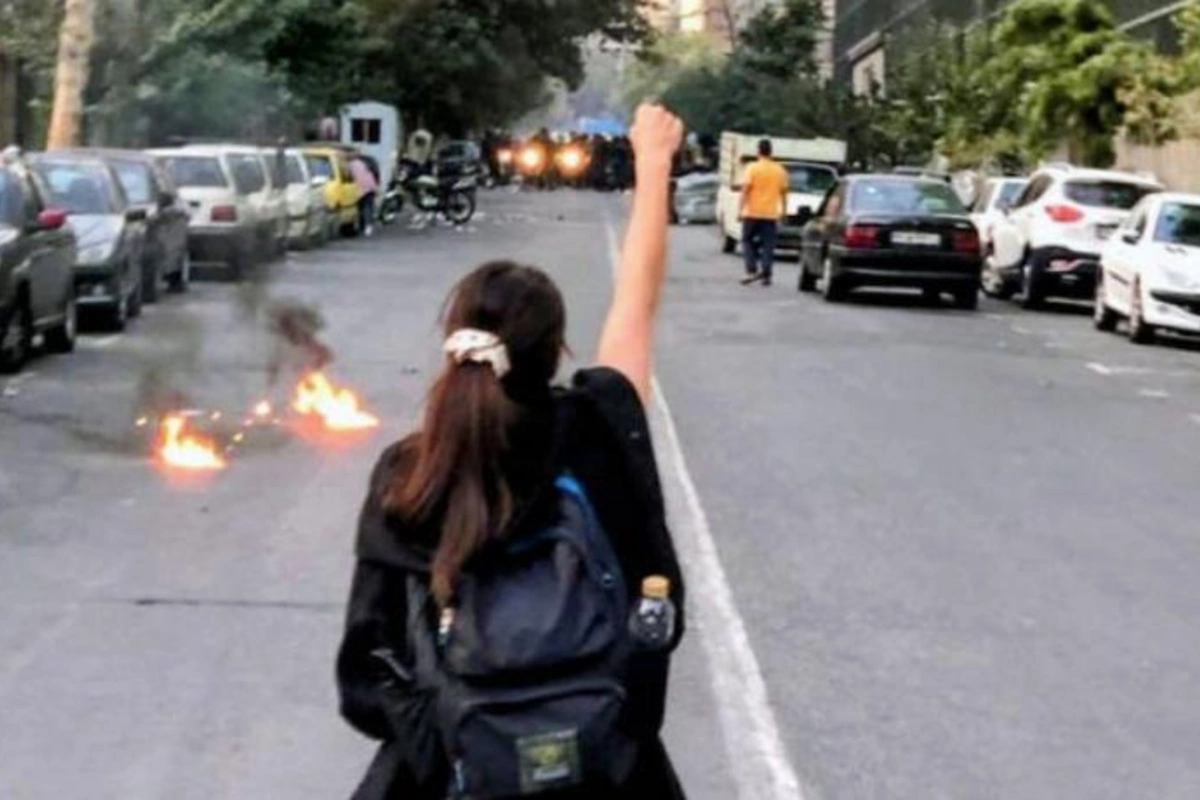 Tehranlı narazı qadınların şüarı: “Diktatora ölüm” — VİDEO