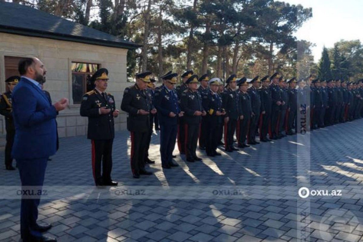 Müdafiə Nazirliyinin rəhbər heyəti Şəhidlər xiyabanını ziyarət edib