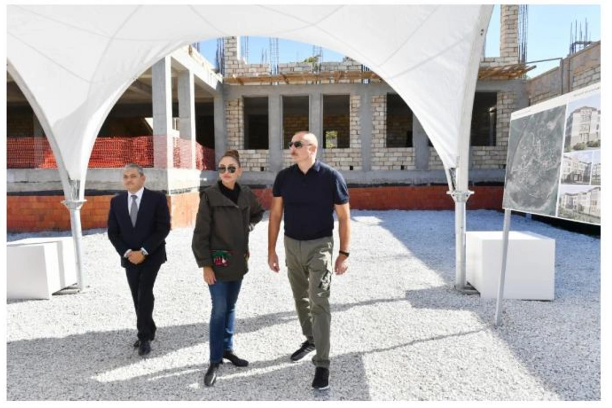 Prezident və birinci xanım Şuşada 1 saylı tam orta məktəbin tikintisi ilə tanış olub