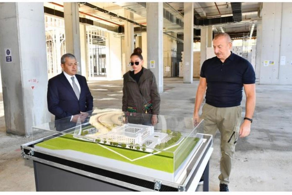 İlham Əliyev və Mehriban Əliyeva Şuşada hotel və konfrans mərkəzində aparılan tikinti ilə tanış oldu