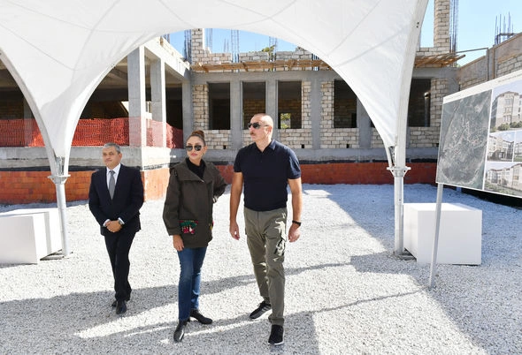 Prezident və xanımı Şuşada inşa olunan obyektlərdə işlərin gedişi ilə tanış olublar — FOTOLAR Prezident və xanımı Şuşada inşa olunan obyektlərdə işlərin gedişi ilə tanış olublar — FOTOLAR
