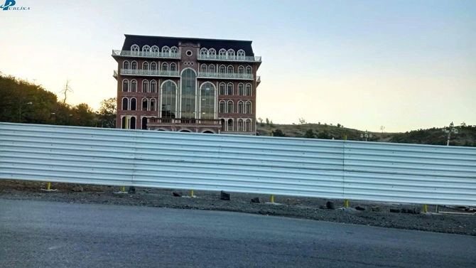 Elmar Vəliyevə məxsus olduğu deyilən hotel dəmir hasara alındı — FOTO (VİDEO)