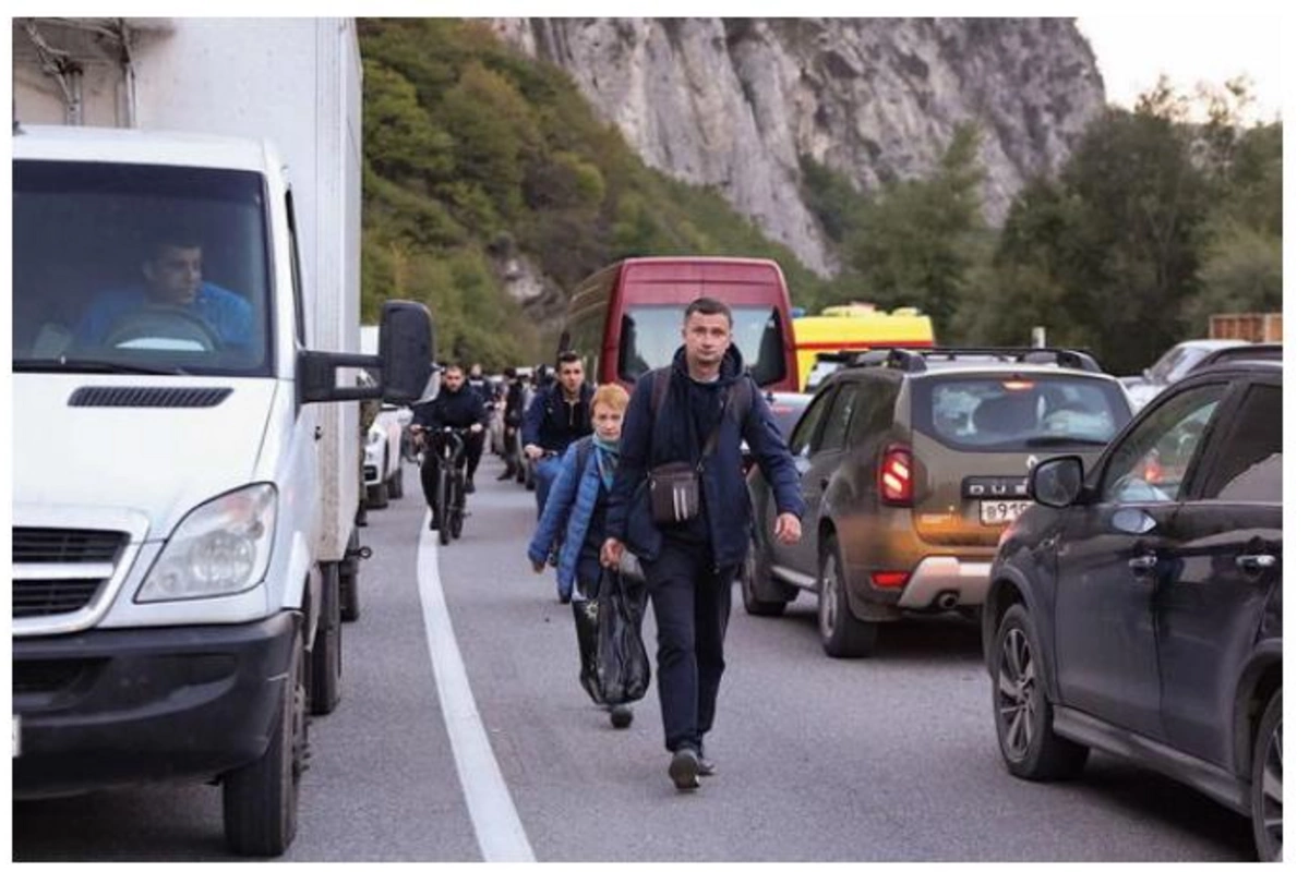 Gürcüstanla sərhədə maşınlarını ataraq piyada yollananlar başqa maneə ilə üzləşdilər