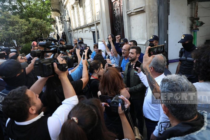 İranın Azərbaycandakı səfirliyinin qarşısında aksiya keçirildi — FOTO