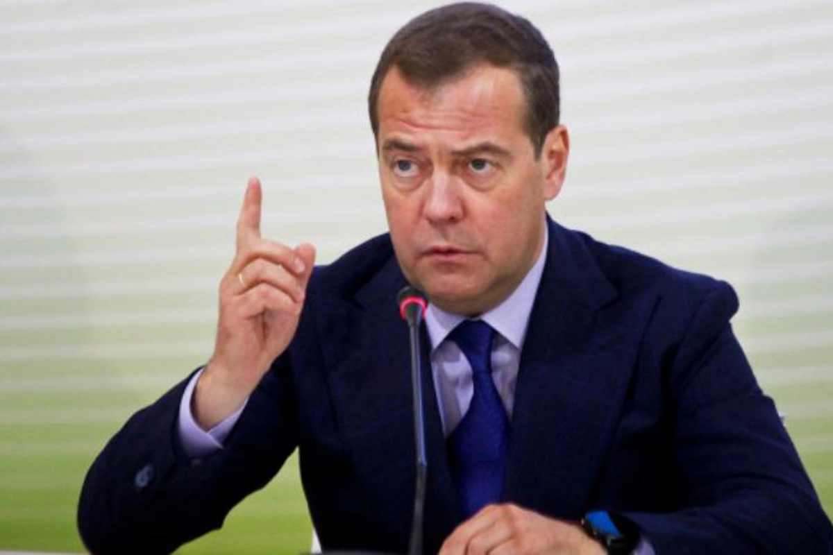 Medvedev: Onlar bizim tanklarımızı Almaniyada görəcəklər