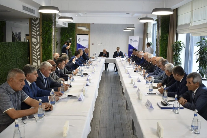 Vüsal Quliyev: Həmkarlar ittifaqları fəaliyyətlərini daha da gücləndirməlidirlər Vüsal Quliyev: Həmkarlar ittifaqları fəaliyyətlərini daha da gücləndirməlidirlər