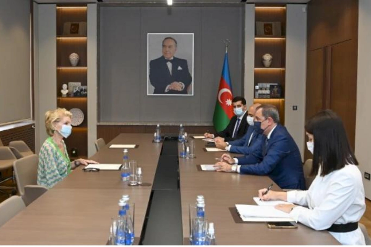 Ceyhun Bayramov Hedva Seri qəbul etdi