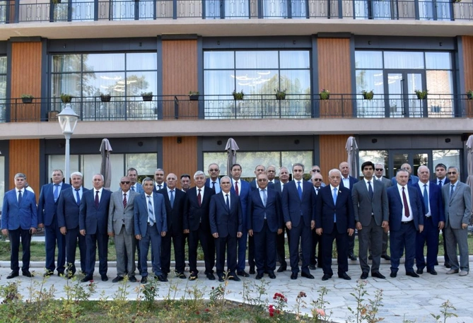 Vüsal Quliyev: Həmkarlar ittifaqları fəaliyyətlərini daha da gücləndirməlidirlər Vüsal Quliyev: Həmkarlar ittifaqları fəaliyyətlərini daha da gücləndirməlidirlər