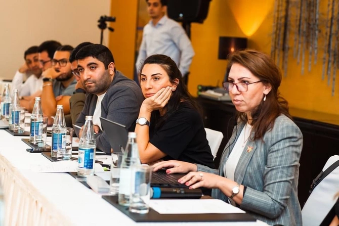 İKZF və MEDİA iqtisadi mövzularda yazan jurnalistlər üçün təlim keçirib — FOTOLAR