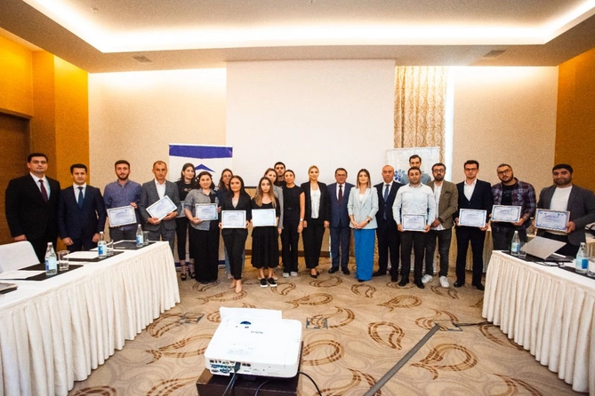 İKZF və MEDİA iqtisadi mövzularda yazan jurnalistlər üçün təlim keçirib — FOTOLAR