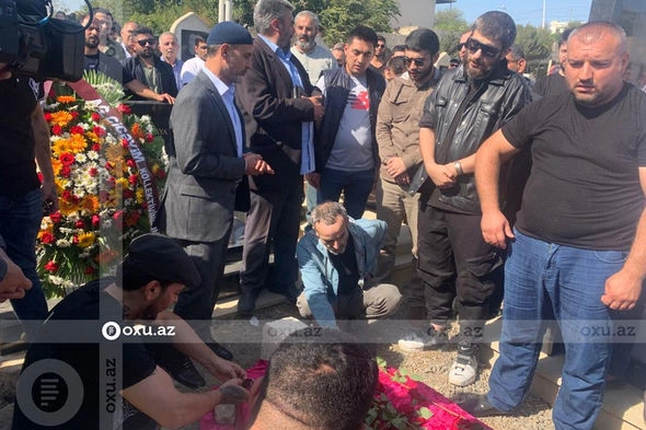 Rəhim Rəhimli dəfn olundu — YENİLƏNİB + FOTO/VİDEO Rəhim Rəhimli dəfn olundu — YENİLƏNİB + FOTO/VİDEO