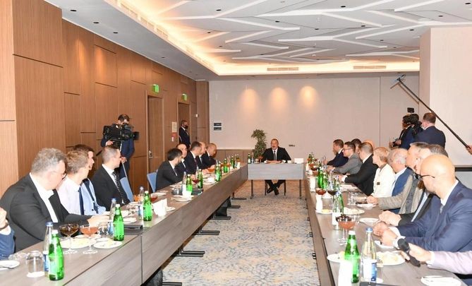 İlham Əliyev Sofiyada Bolqarıstanın biznes dairələrinin nümayəndələri ilə görüşdü — FOTO