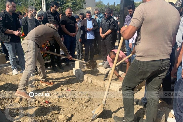 Rəhim Rəhimli dəfn olundu — YENİLƏNİB + FOTO/VİDEO Rəhim Rəhimli dəfn olundu — YENİLƏNİB + FOTO/VİDEO