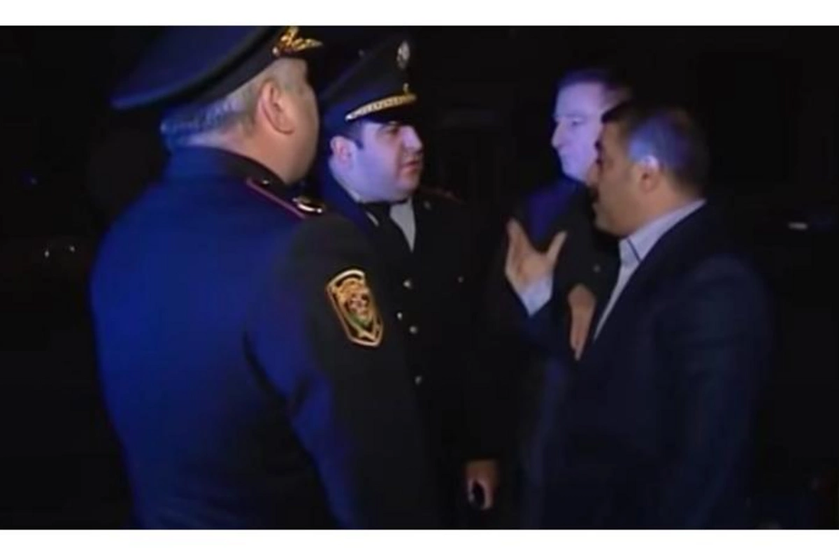 Reyddə polis əməkdaşına əl-qol atan şəxsin kimliyi bəlli oldu — VİDEO