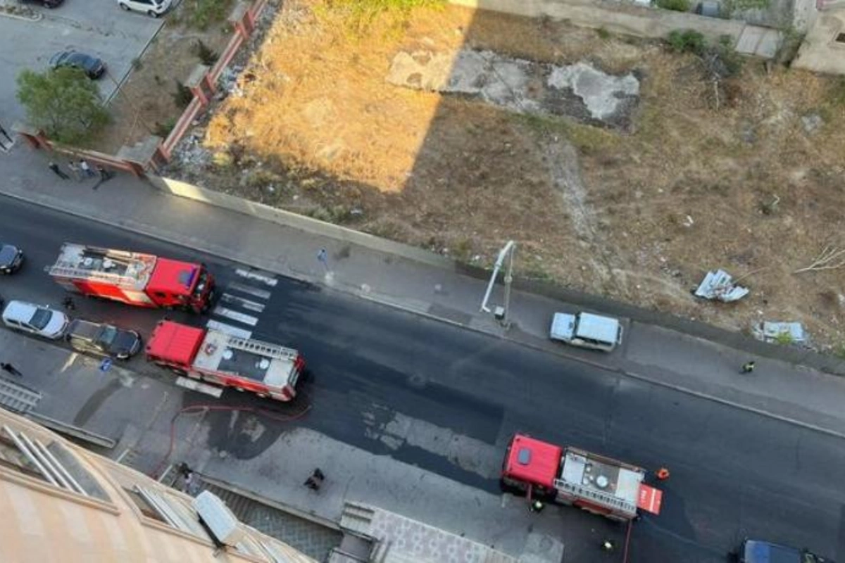 Bakıda çoxmərtəbəli yaşayış binasındakı yanğın söndürüldü