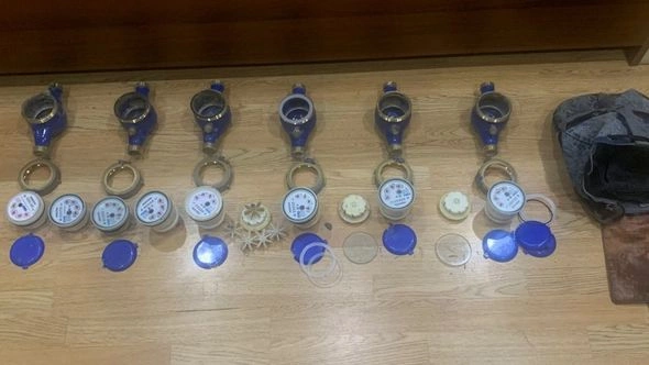 “Azərsu”ya məxsus su sayğaclarını oğurlayan şəxslər saxlanılıblar — FOTO/VİDEO