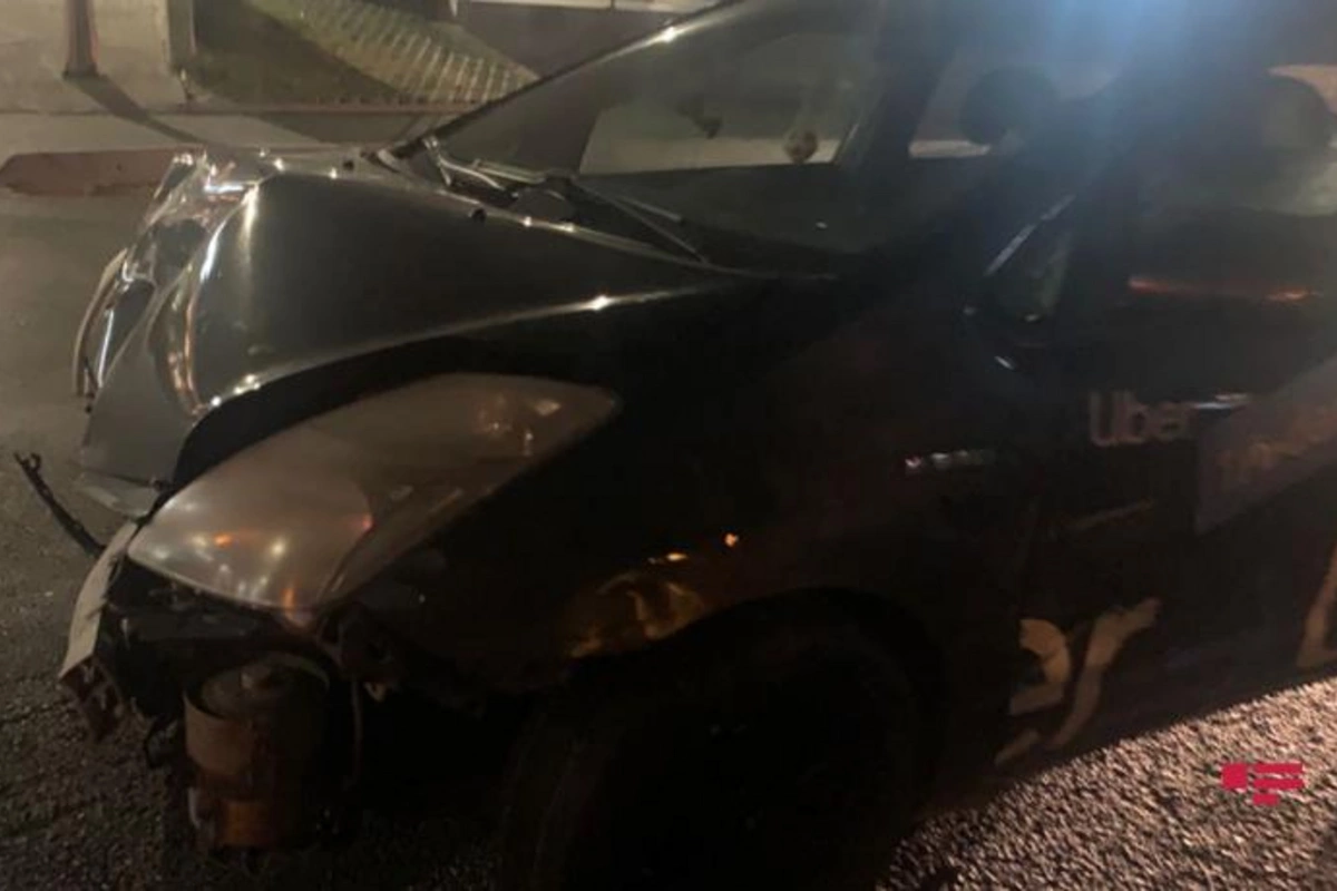 Bakıda taksi sürücüsü qəza törətdi, xəsarət alan var — FOTO