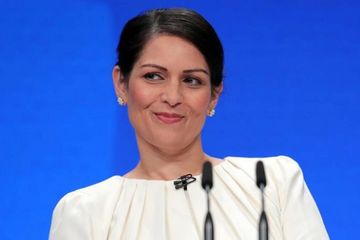 Böyük Britaniyanın daxili işlər naziri istefa verdi