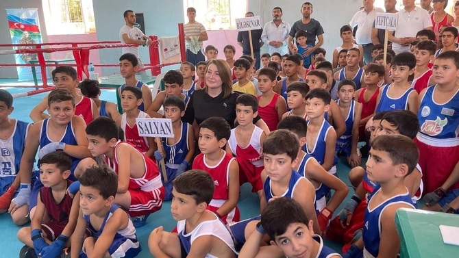Sübhan Cəbrayılovun xatirəsinə həsr olunmuş boks üzrə açıq rayon birinciliyi keçirilib — FOTOLAR Sübhan Cəbrayılovun xatirəsinə həsr olunmuş boks üzrə açıq rayon birinciliyi keçirilib — FOTOLAR