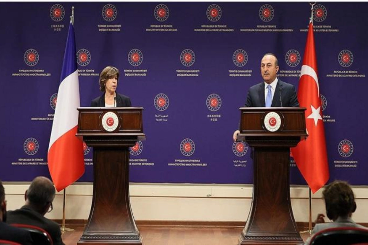 Çavuşoğlu fransalı həmkarı ilə Ukryanada baş verənləri müzakirə edib