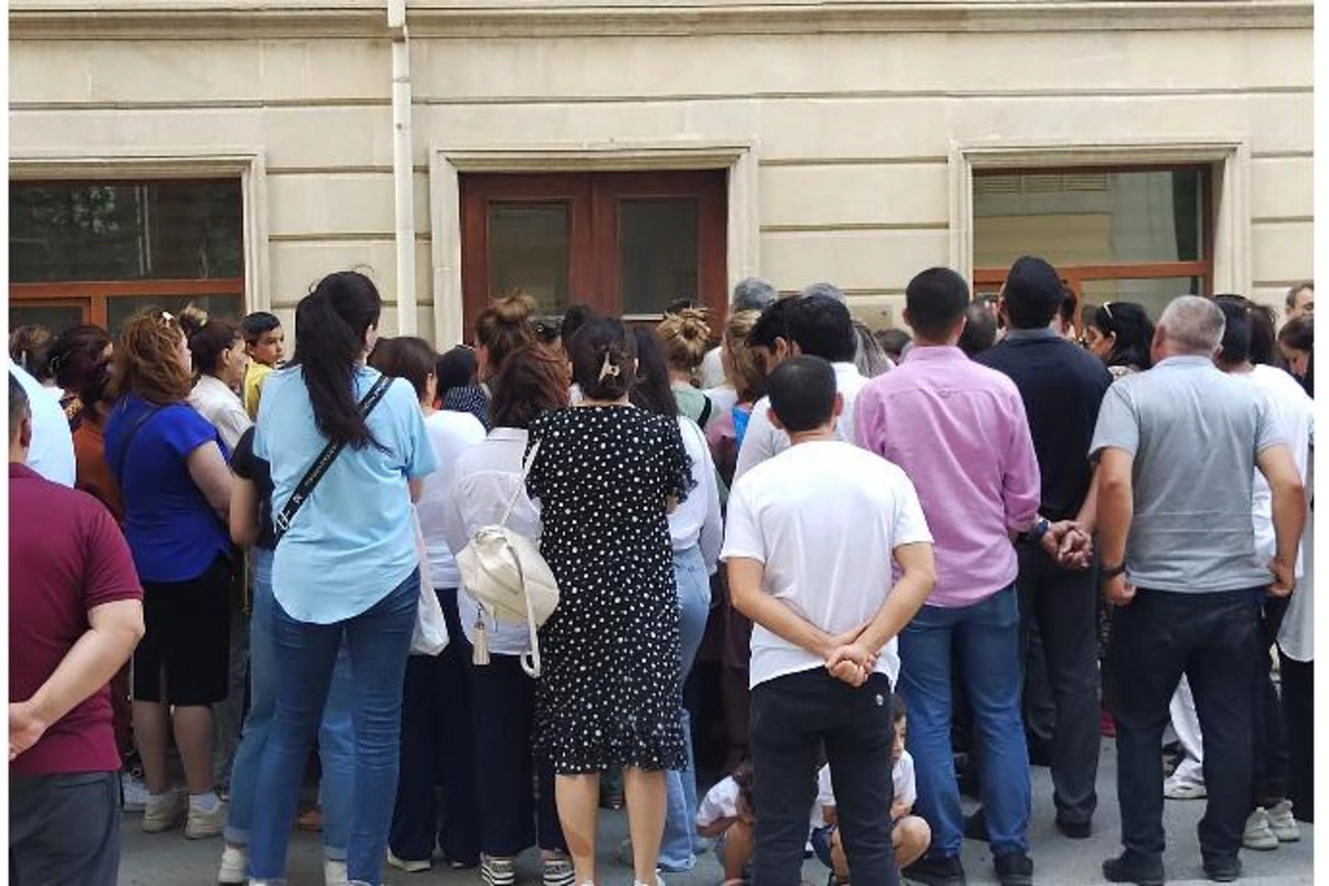 Bakı Təhsil İdarəsinin rəhbərinin qəbuluna düşmək baş nazirin qəbuluna düşməkdən çətindir