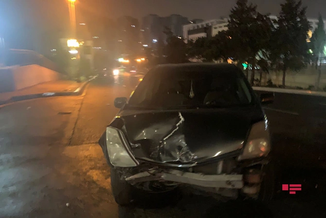 Bakıda taksi sürücüsü qəza törətdi, xəsarət alan var — FOTO Bakıda taksi sürücüsü qəza törətdi, xəsarət alan var — FOTO