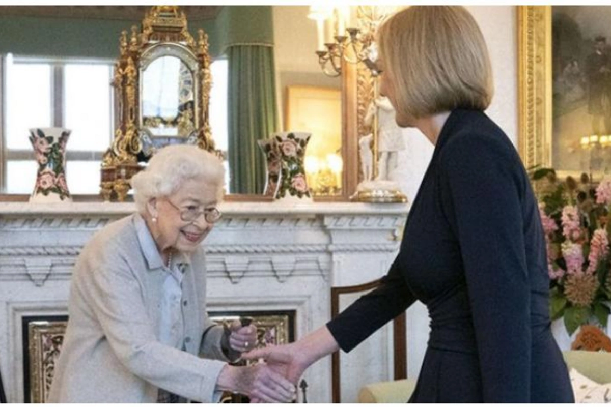 Liz Trass rəsmi olaraq Britaniyanın Baş naziri vəzifəsinin icrasına başladı