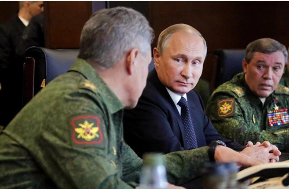 Putin poliqonda Şoyqu və Gerasimovla qapalı görüş keçirir