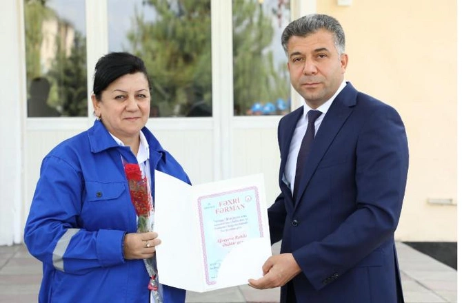 “Azəriqaz”ın 27 əməkdaşı mükafatlandırıldı — FOTOLAR “Azəriqaz”ın 27 əməkdaşı mükafatlandırıldı — FOTOLAR