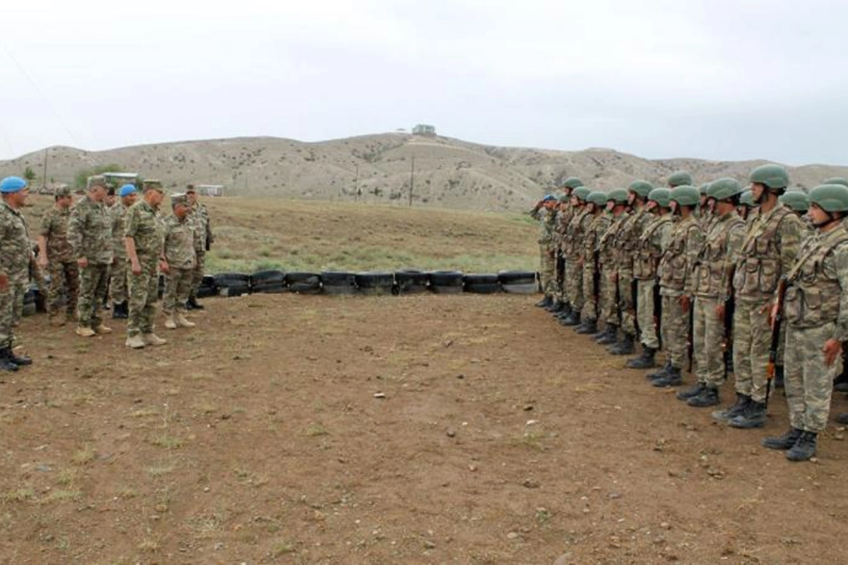 Baş Qərargah rəisi Quru Qoşunlarında olub, xidməti müşavirə keçirib — FOTOLAR