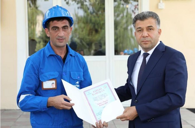 “Azəriqaz”ın 27 əməkdaşı mükafatlandırıldı — FOTOLAR “Azəriqaz”ın 27 əməkdaşı mükafatlandırıldı — FOTOLAR