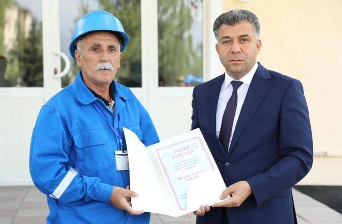 “Azəriqaz”ın 27 əməkdaşı mükafatlandırıldı — FOTOLAR “Azəriqaz”ın 27 əməkdaşı mükafatlandırıldı — FOTOLAR
