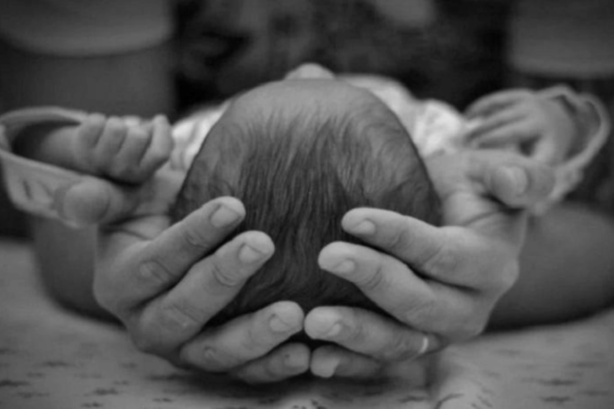 Bakıda ana uşaq doğan 13 yaşlı qızından və nəvəsindən İMTİNA ETDİ