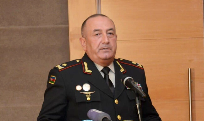 Nəcməddin Sadıkov “növbə”də gözləyir Nəcməddin Sadıkov “növbə”də gözləyir