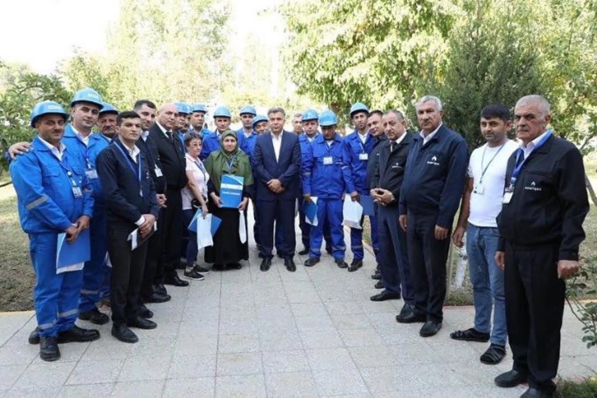 Baş direktor nəzarətçi-çilingərlərə təşəkkür etdi — FOTOLAR