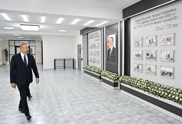 Prezident Suraxanıda yeni inşa edilmiş məktəb kompleksində yaradılan şəraitlə tanış olub — FOTO Prezident Suraxanıda yeni inşa edilmiş məktəb kompleksində yaradılan şəraitlə tanış olub — FOTO