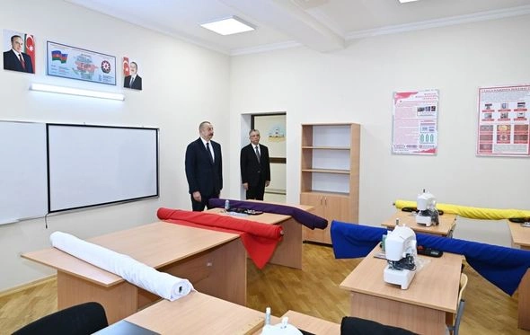İlham Əliyev Bakıda yeni korpusu tikilən məktəbdə yaradılan şəraitlə tanış olub — FOTO