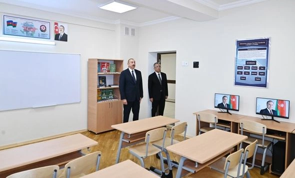 İlham Əliyev Bakıda yeni korpusu tikilən məktəbdə yaradılan şəraitlə tanış olub — FOTO