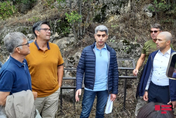 Beynəlxalq səyyahlar Azıx mağarasında olublar — YENİLƏNİB (FOTO)