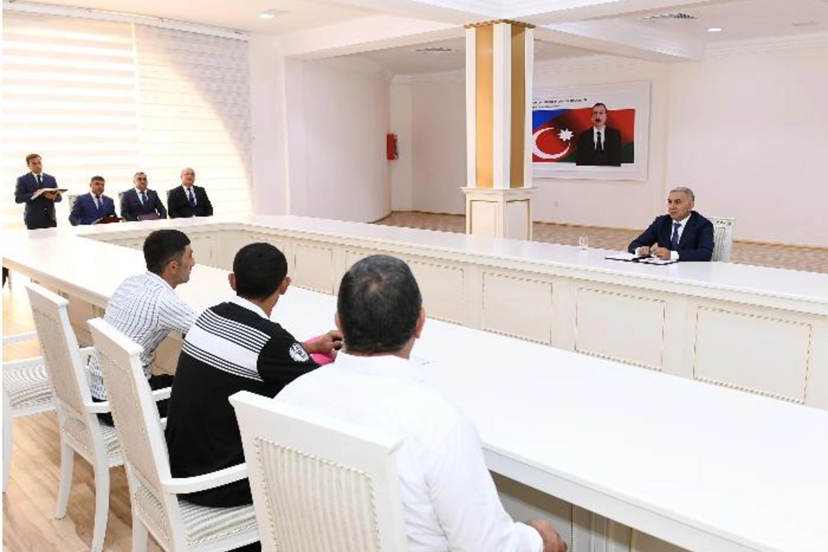 Azərişıq ASC-nin sədri Vüqar Əhmədov Salyanda vətəndaşları qəbul edib