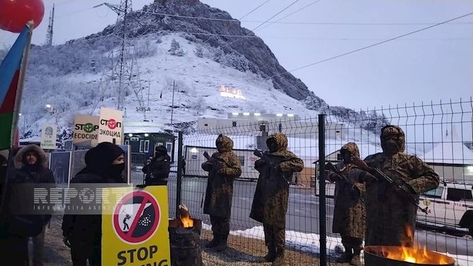 Qarın yağmasına baxmayaraq, Xankəndi-Laçın yolunda aksiya 31 gündür davam edir — FOTO