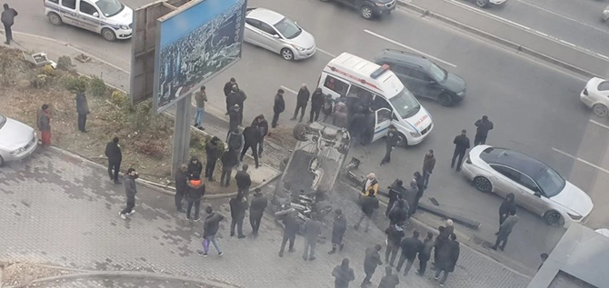 Bakıda dəhşətli qəza: BMW aşdı, Toyota Camry yolun ortasında qaldı — FOTO/VİDEO
